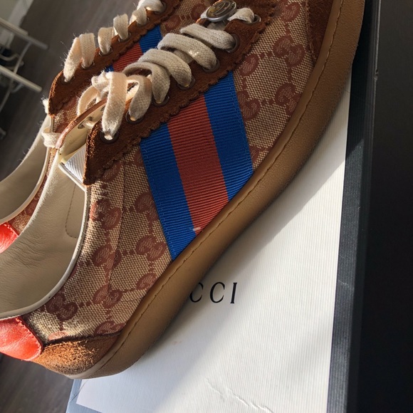 Men’s Authentic Gucci Shoes - Picture 2 of 3